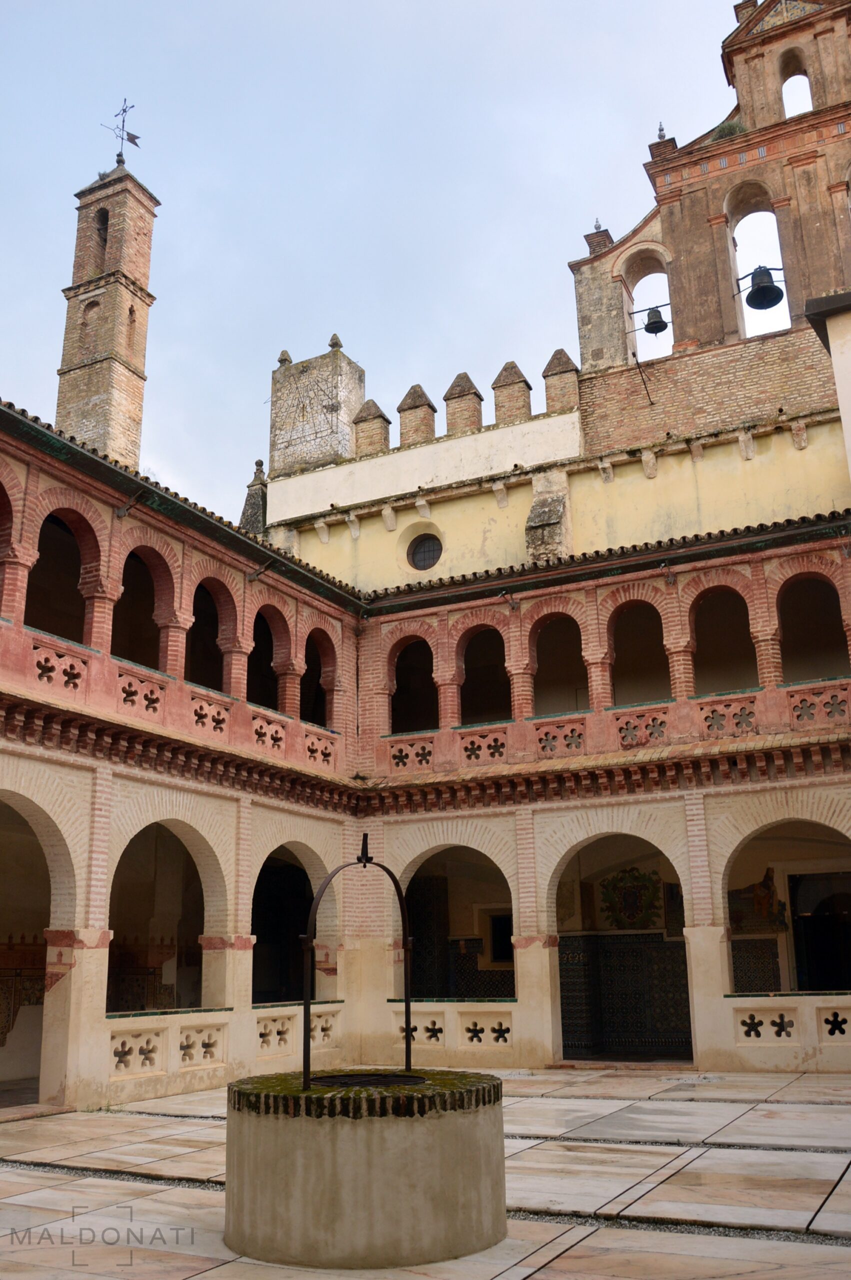 monasterio de san isidoro del campo 001 claustro de los muertos